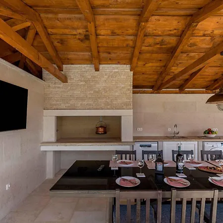 Villa Anela 43259 *