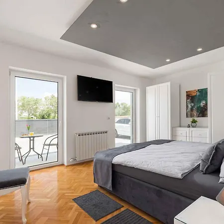 וילה Anela 43259 פורץ