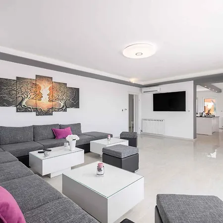 וילה Anela 43259