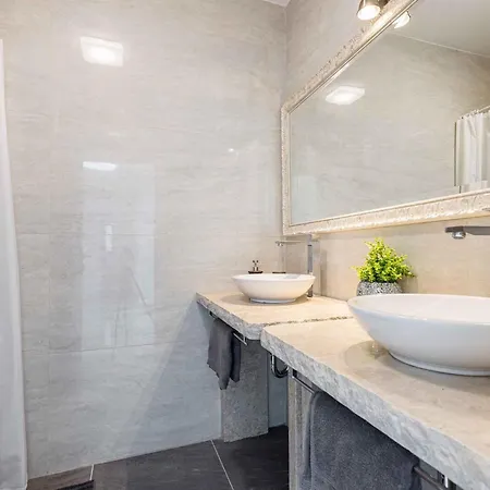 Anela 43259 וילה פורץ