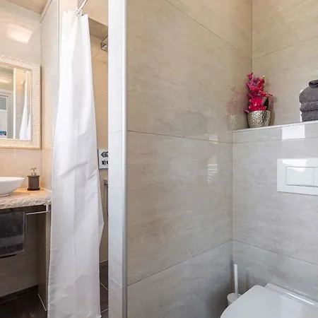 Anela 43259 * פורץ