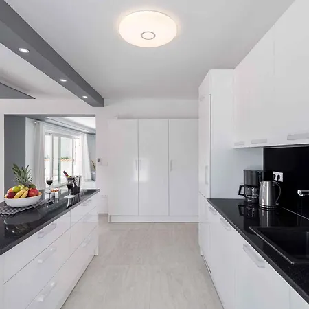 וילה Anela 43259