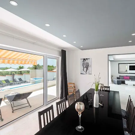 וילה Anela 43259 *