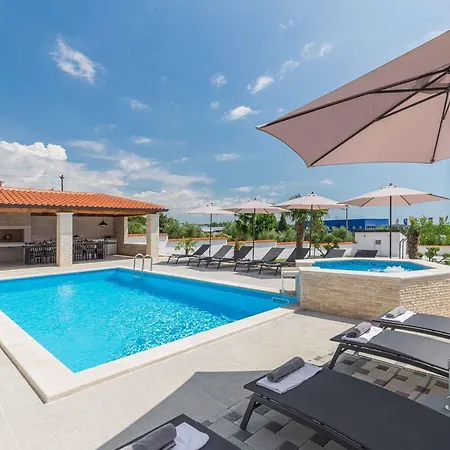 וילה Anela 43259